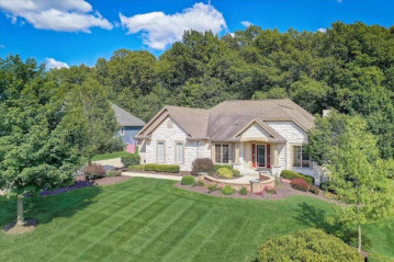 3274 Creekwood Cir, Jackson, WI 53037