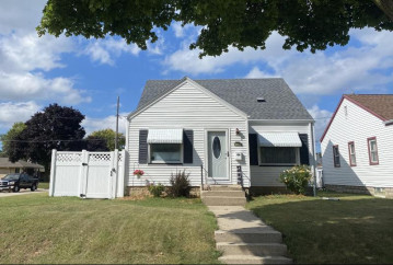 2602 E Van Norman Ave, Saint Francis, WI 53235