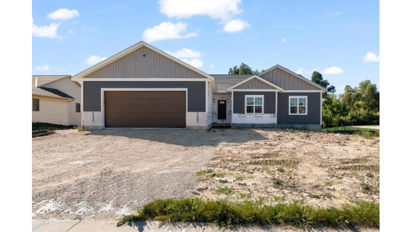 569 Emerald Point Kewaskum, WI 53040 by Homestead Advisors $445,000