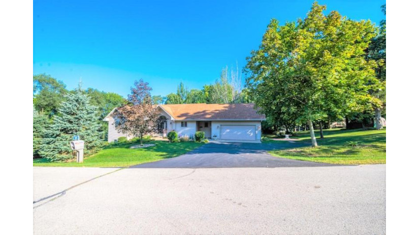 504 Mary Knoll Ct Twin Lakes, WI 53181 by Twin Lakes Realty,LLC $315,000