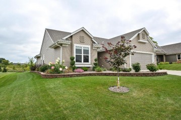 341 Brookview Dr, West Bend, WI 53095-3523