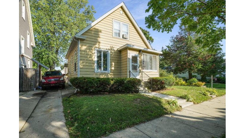 1309 Hayes Ave Racine, WI 53405 by Berkshire Hathaway HomeServices Metro Realty-Racin $150,000