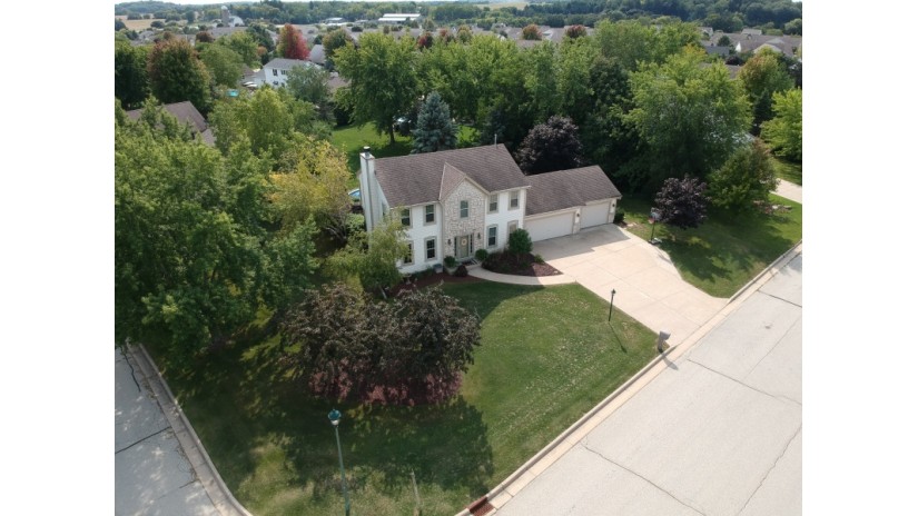 628 Woodland Cir Waterford, WI 53185 by Shorewest Realtors $479,900