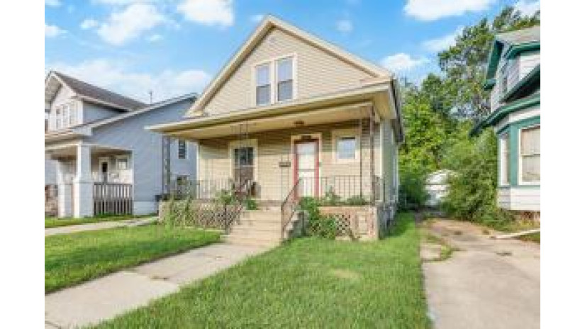 1820 Grange Ave Racine, WI 53403 by RE/MAX Newport - office@newportelite.com $140,000