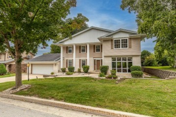 2504 Broken Hill Ct, Waukesha, WI 53188