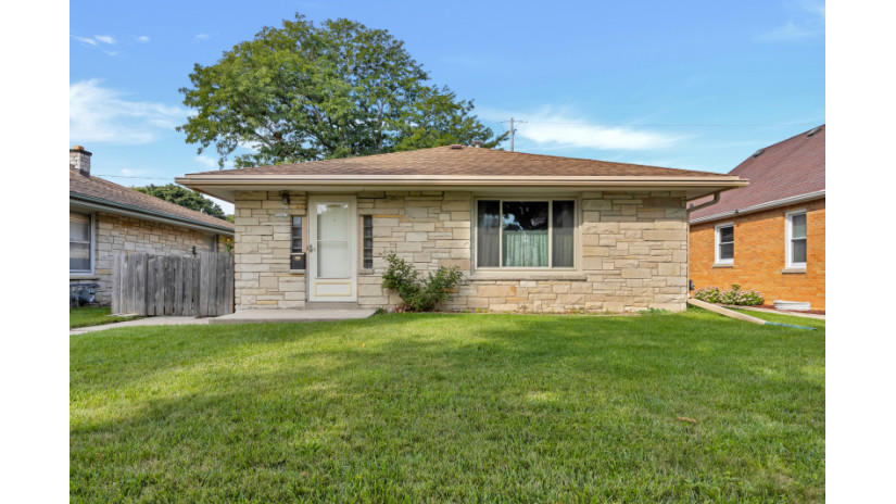 5007 N 65th St Milwaukee, WI 53218 by Shorewest Realtors $139,900