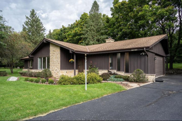 W317N750 Partridge Run, Delafield, WI 53018-2819