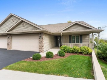 219 Fallen Oaks Ln, Sheboygan Falls, WI 53085-1757