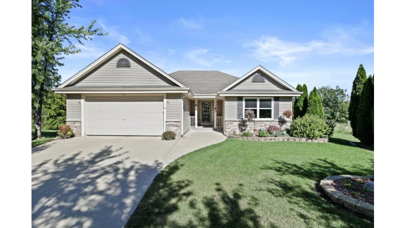 326 Goldbug Ct Hartford, WI 53027 by Powers Realty Group - suzanne@powersrealty.com $349,900