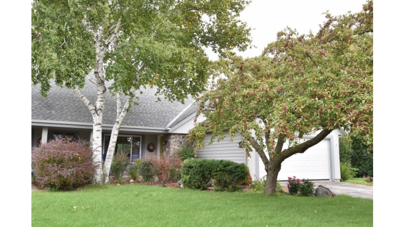 8586 N Meadowside Ct Brown Deer, WI 53223 by Shorewest Realtors $199,900