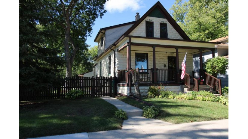 2208 15th Ave South Milwaukee, WI 53172 by Redefined Realty Advisors LLC - 2627325800 $225,000