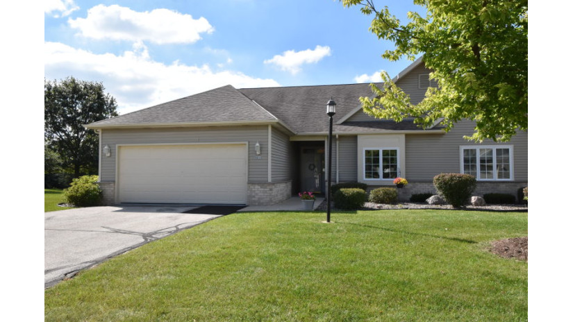 5313 S Butterfield Way Greenfield, WI 53221 by Shorewest Realtors $324,900