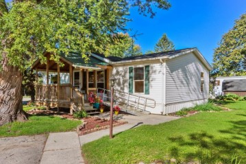 1476 Park St, Lyons, WI 53105-9081