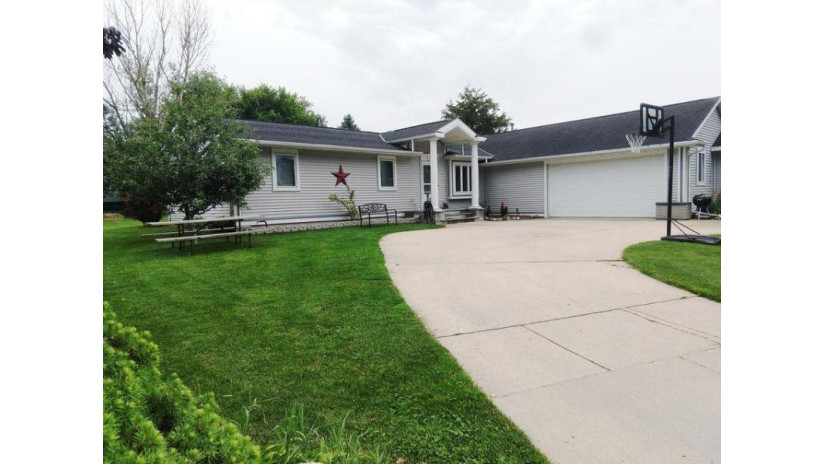 605 N Votech Dr Watertown, WI 53098 by RE/MAX Community Realty $315,000