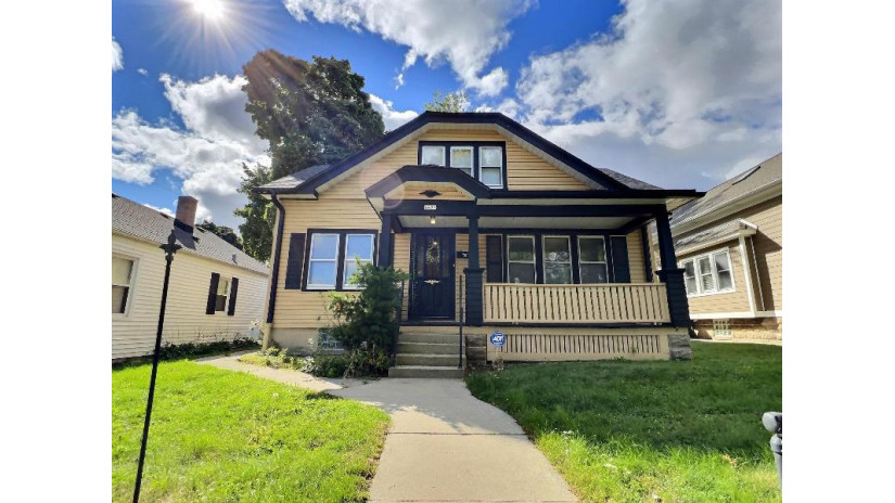 4625 W Townsend St Milwaukee, WI 53216 by Prolific Realty Group $135,000