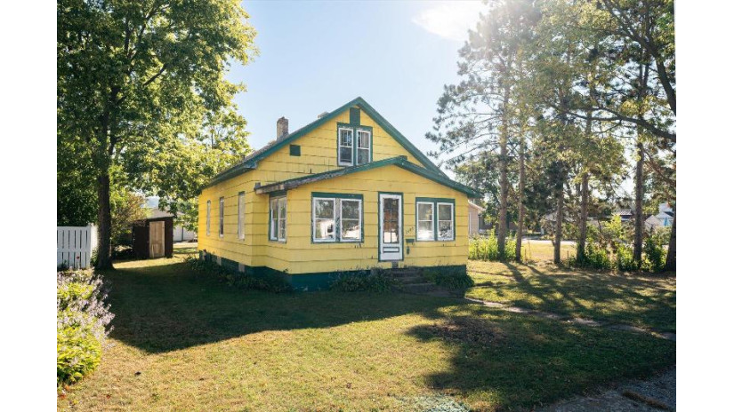 2406 Onalaska Ave La Crosse, WI 54603 by Gerrard-Hoeschler, REALTORS $74,500