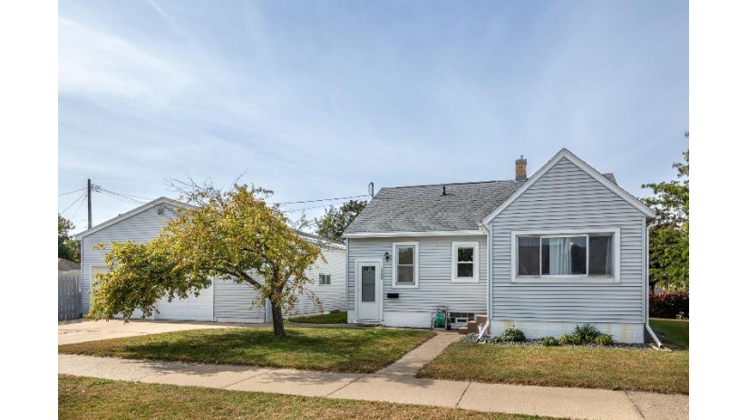 1900 East Ave S La Crosse, WI 54601 by RE/MAX Results $169,900