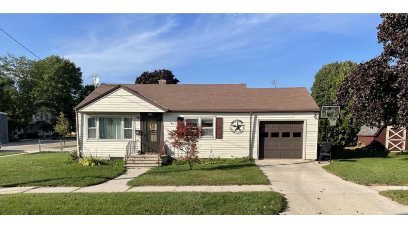 828 28th St Two Rivers, WI 54241 by 1st Anderson Real Estate $99,900