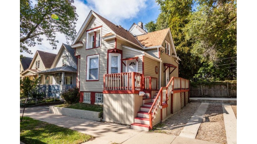 1713 S 23rd St Milwaukee, WI 53204 by RE/MAX Service First $120,000