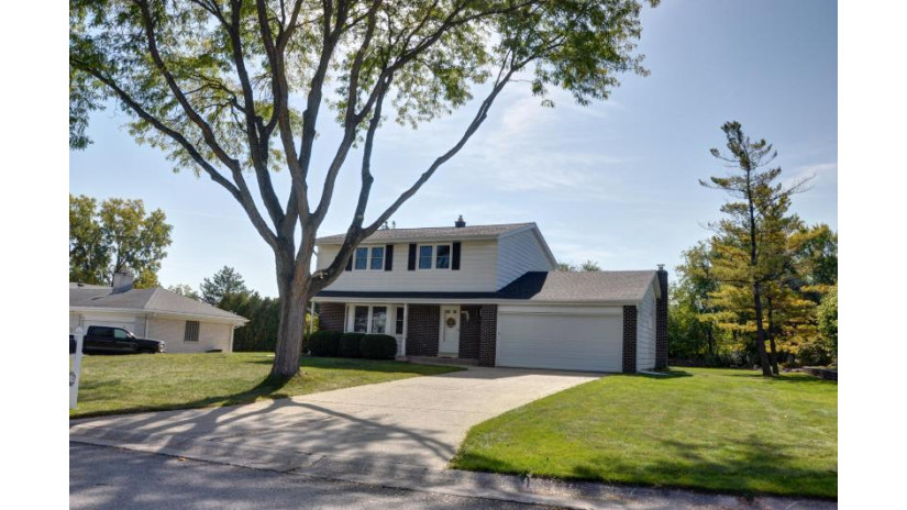 10605 W Friar Ln Franklin, WI 53132 by Bay View Homes $319,900