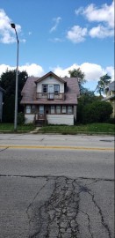 1541 S 70th St, West Allis, WI 53214-4821