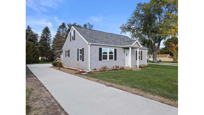 1718 Ellis Ave Caledonia, WI 53402 by Coldwell Banker Realty -Racine/Kenosha Office $299,997