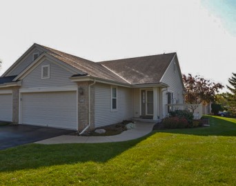 2849 Raintree Ln 9-2, Waukesha, WI 53189