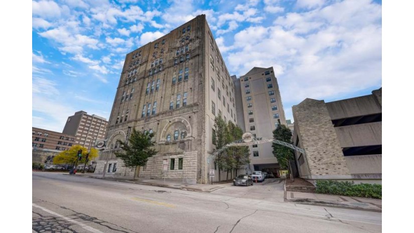 270 E Highland Ave 813 Milwaukee, WI 53202 by Shorewest Realtors $250,000