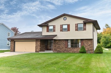 5777 W Upham Ave, Greenfield, WI 53220-4917