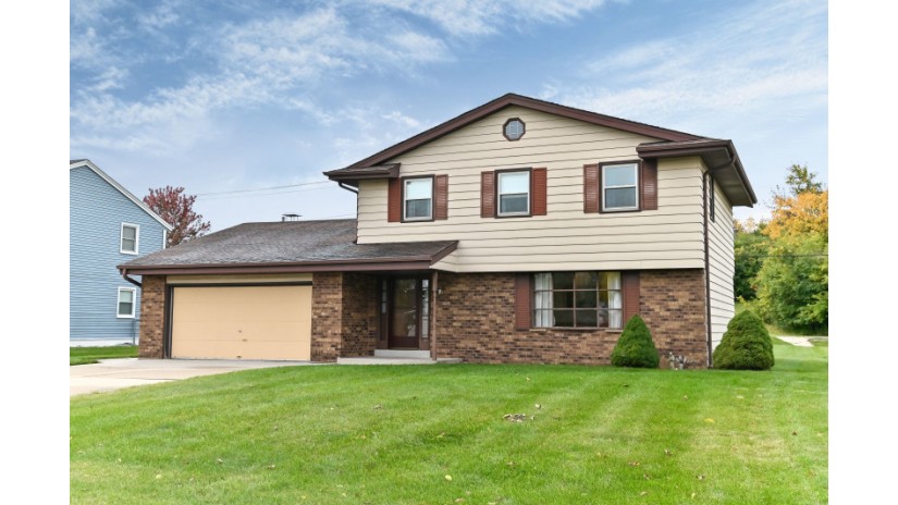 5777 W Upham Ave Greenfield, WI 53220 by Shorewest Realtors $329,000