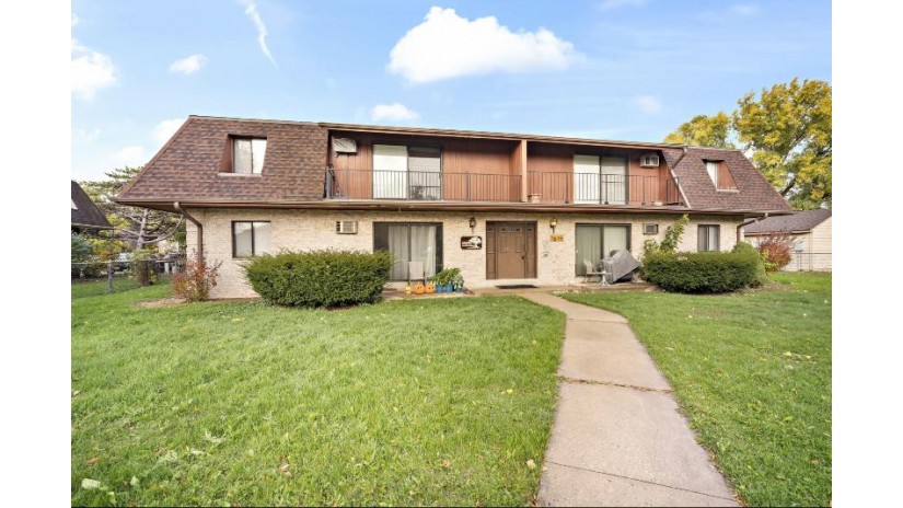 1615 S 115th Ct 4 West Allis, WI 53214 by RE/MAX Service First - info@soldwisconsin.com $94,900