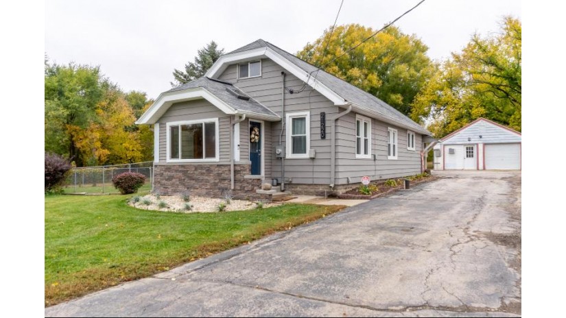 21220 W Lincoln Ave New Berlin, WI 53146 by The Stefaniak Group, LLC $294,900