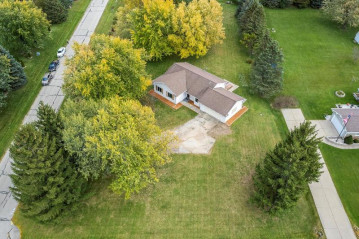 627 Prairie View Dr, North Prairie, WI 53153-9758