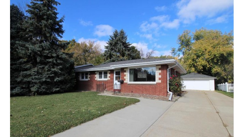 6700 W Bottsford Ave Greenfield, WI 53220 by Redefined Realty Advisors LLC - 2627325800 $199,900