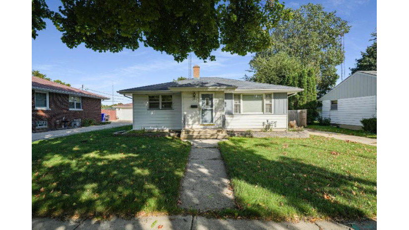 5917 46th Ave Kenosha, WI 53144 by Cove Realty, LLC $224,900