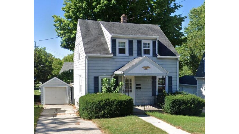 222 Summit Ave Watertown, WI 53094 by Realty Executives Platinum - 920-539-5392 $145,000