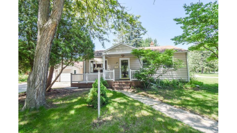 W59N771 Highwood Dr Cedarburg, WI 53012 by EXP Realty, LLC~MKE $295,000