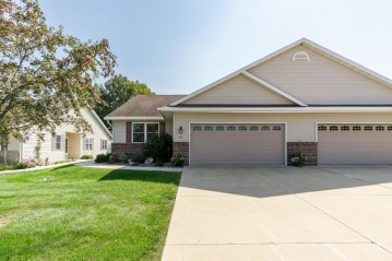 611 Ne Shna Bek Trl, Kewaskum, WI 53040