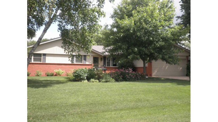 1683 Bracknel Boulevard Rockford, IL 61103 by Dickerson & Nieman $249,900