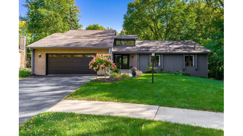 610 Regents Court Rockford, IL 61107 by Berkshire Hathaway Homeservices Crosby Starck Re $389,400