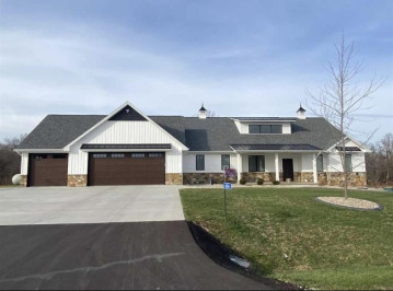 W7494 Cross Country Lane, Ellington, WI 54944