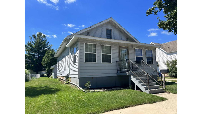 533 Delaware Avenue North Fond Du Lac, WI 54937 by Adashun Jones, Inc. - OFF-D: 920-923-4433 $140,000