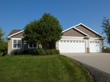 N2602 Chapel Hill Drive, Ellington, WI 54944