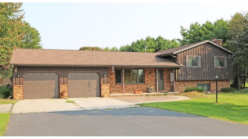 W3180 Tubbs Road Seymour, WI 54165 by Brenda Fritsch Realty - soldbybrenda@hotmail.com $275,000