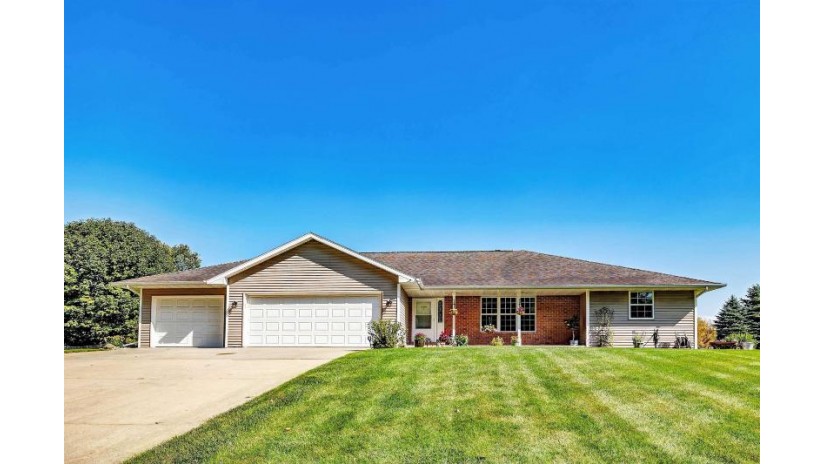 3046 Longview Lane Suamico, WI 54173 by Coldwell Banker Real Estate Group $339,900