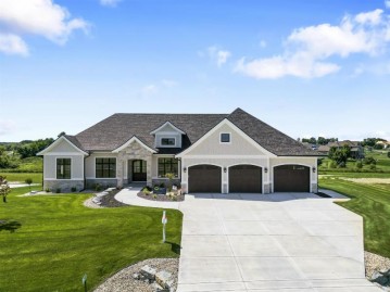 6641 Wagners Vineyard Tr, Windsor, WI 53590