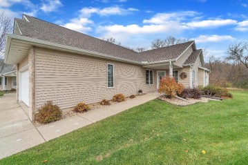 639 Springbrook Cir, DeForest, WI 53532