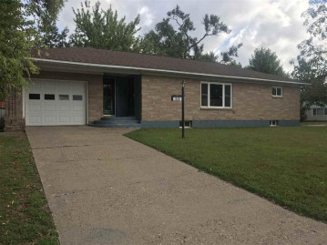 313 E Broadway St, Prairie Du Chien, WI 53821