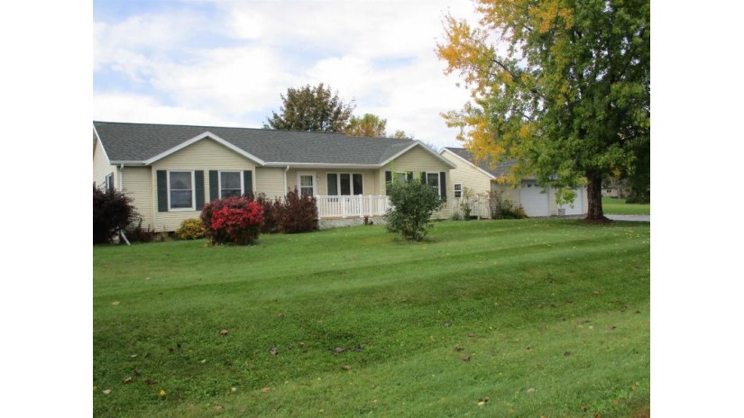 N7495 Edgewater Dr Westford, WI 53916 by Century 21 Affiliated - Cell: 920-210-1026 $235,000