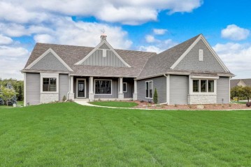 W248N2151 Kettle Cove Ct, Pewaukee, WI 53072